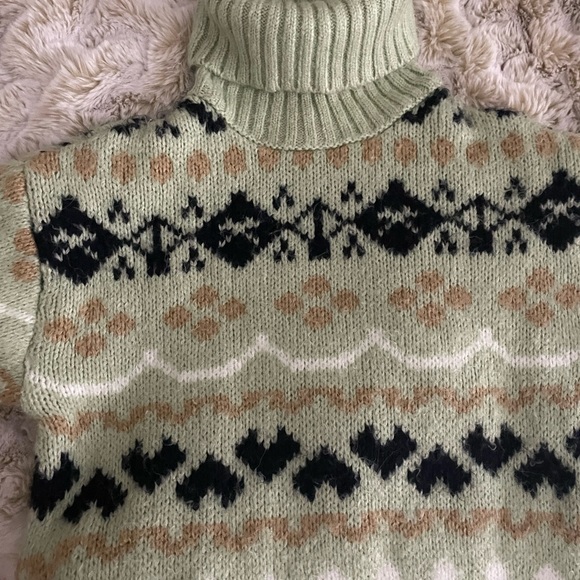 Mint Turtleneck - Picture 8 of 11